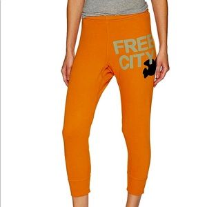 Freecity Women’s 3/4 Cropped Sweatpants Orange Sun
